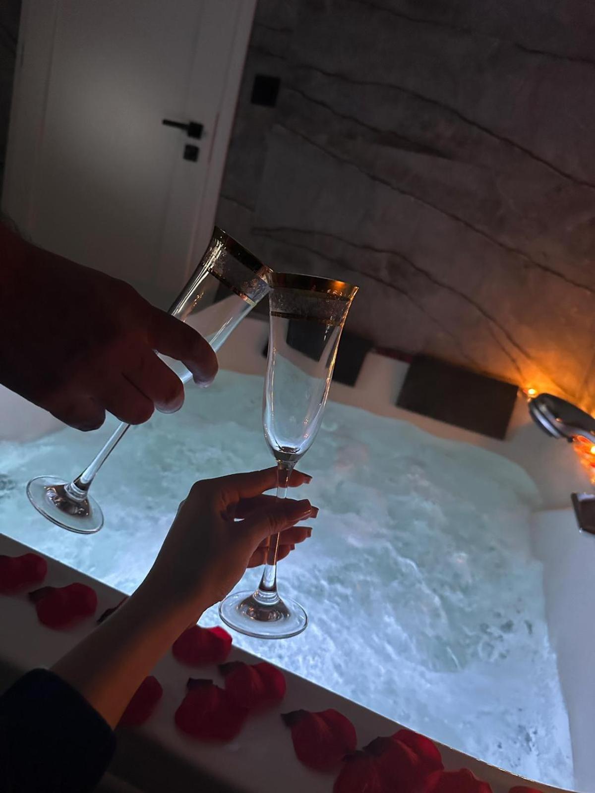 Apartament Z Jacuzzi Klimatyzacja Prywatny Parking ラドム エクステリア 写真