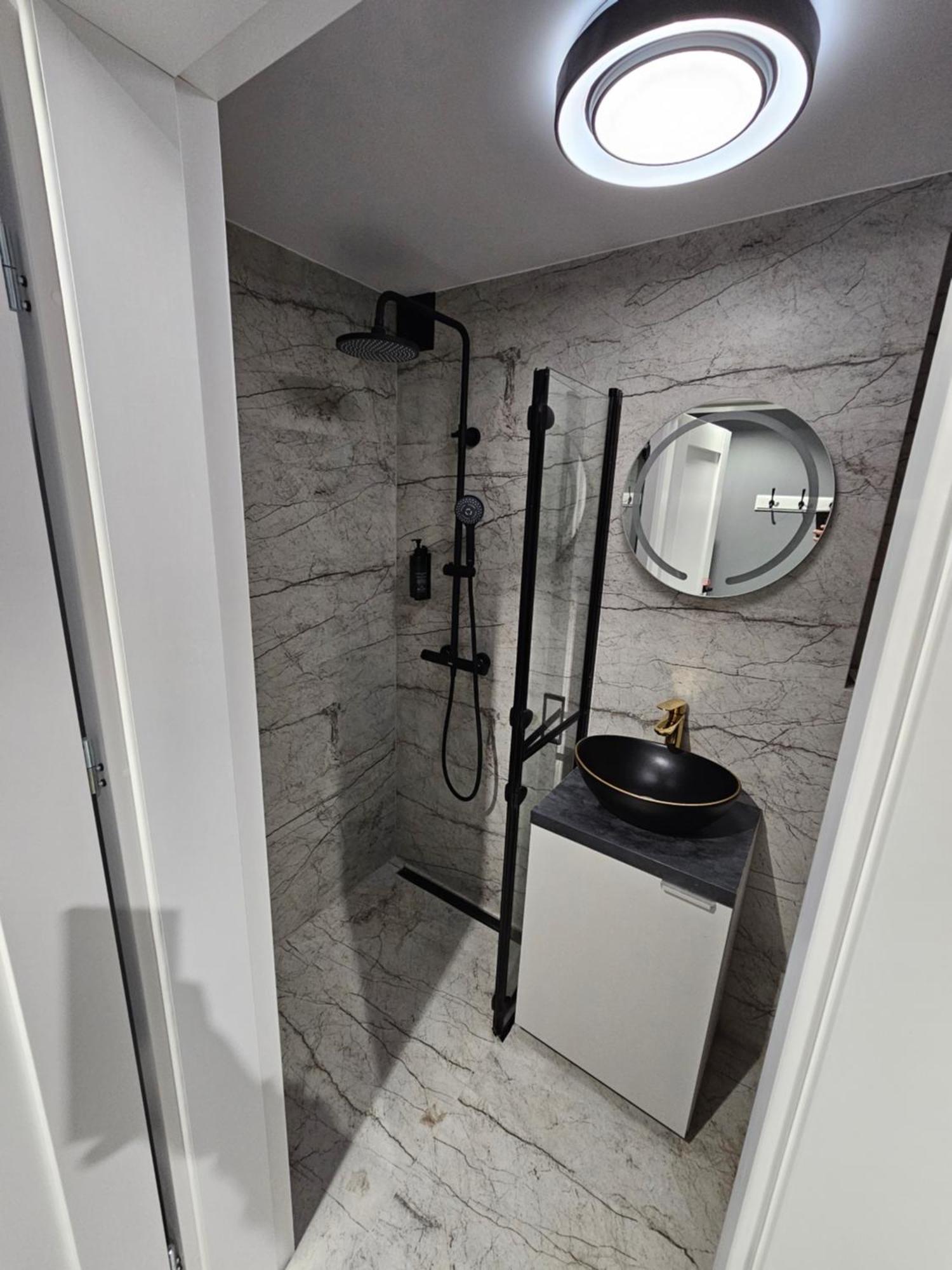Apartament Z Jacuzzi Klimatyzacja Prywatny Parking ラドム エクステリア 写真