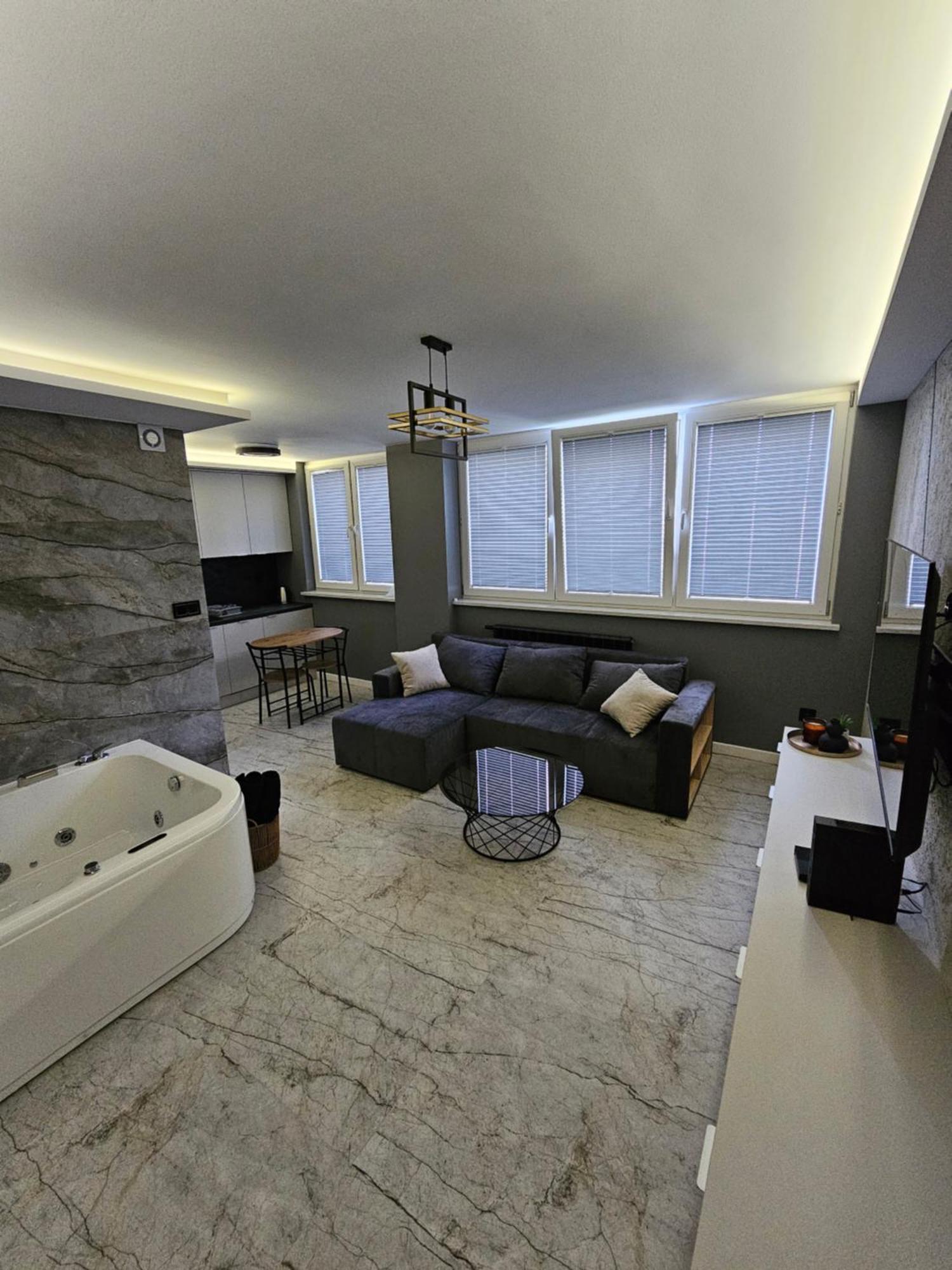 Apartament Z Jacuzzi Klimatyzacja Prywatny Parking ラドム エクステリア 写真
